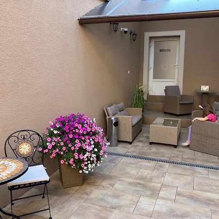 Corner House Apartman Losonc Kültér fotó