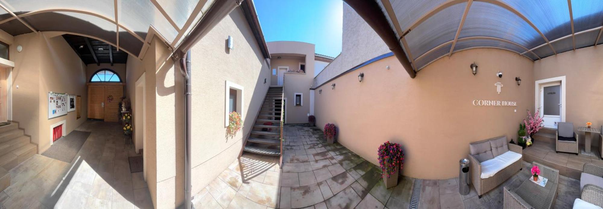 Corner House Apartman Losonc Kültér fotó